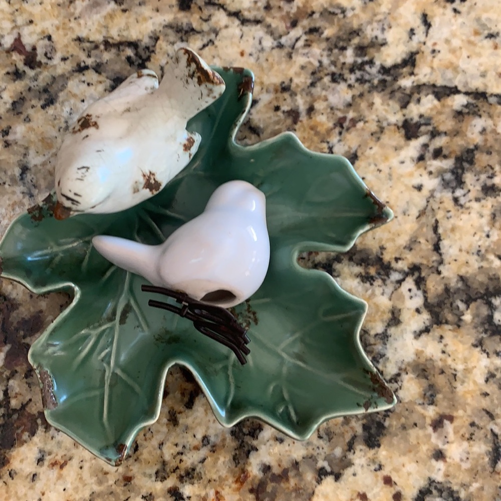 Beautiful vintage porcelain leaf and bird figurine. Ring or key holder etc.